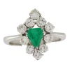 Anello in oro bianco con smeraldo 0,75 ct e contorno di diamanti
