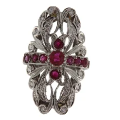 Anello in oro bianco con rubini e diamanti