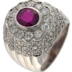 Anello in oro bianco con rubino 1,05 ct e diamanti ct 1,84