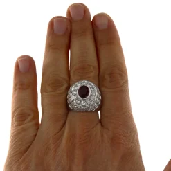 Anello in oro bianco con rubino 1,05 ct e diamanti ct 1,84