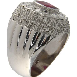 Anello in oro bianco con rubino 1,05 ct e diamanti ct 1,84