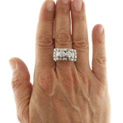 Anello in oro bianco con diamanti taglio brillante e taglio baguette