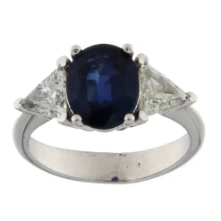 Anello in oro bianco con zaffiro 3,40 ct e diamanti taglio trilliant