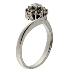 Anello in oro bianco con diamanti taglio brillante a fiore