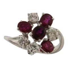 Anello in oro bianco con rubini e diamanti 0,60 ct