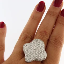 Anello in oro bianco con pavé di diamanti 5,17 ct