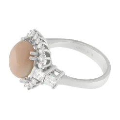 Anello in oro bianco con corallo e diamanti 1,46 ct