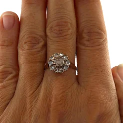 Anello in oro giallo con rose di diamante