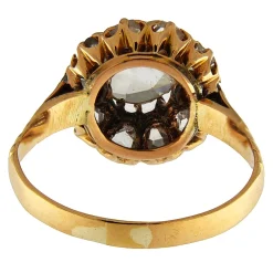 Anello in oro giallo con rose di diamante