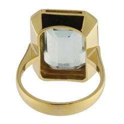 Anello in oro giallo con acquamarina