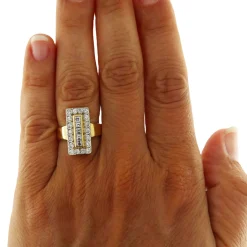 Anello in oro giallo con diamanti 0,93 ct