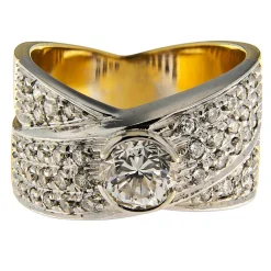 Anello in oro giallo e bianco a fasce incrociate con diamanti