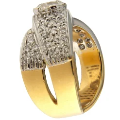 Anello in oro giallo e bianco a fasce incrociate con diamanti