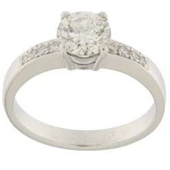 Anello solitario in oro bianco con diamante taglio brillante certificato HRD e brillanti sul gambo