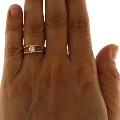 Anello solitario in oro giallo con diamante taglio brillante 0,52 ct certificato HRD