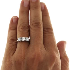 Anello trilogy in oro bianco con brillanti 1,50 ct certificati GIA