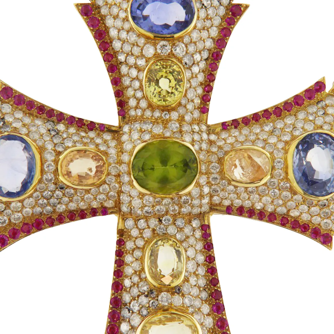 Ciondolo croce in oro giallo con pavé di diamanti, rubini e corindoni