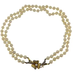Collana in oro giallo, bianco e diamanti con due fili di perle Akoya
