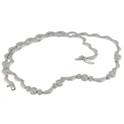 Girocollo in oro bianco con diamanti