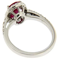 Guidetti | Anello in oro bianco con rubino centrale e contorno di diamanti