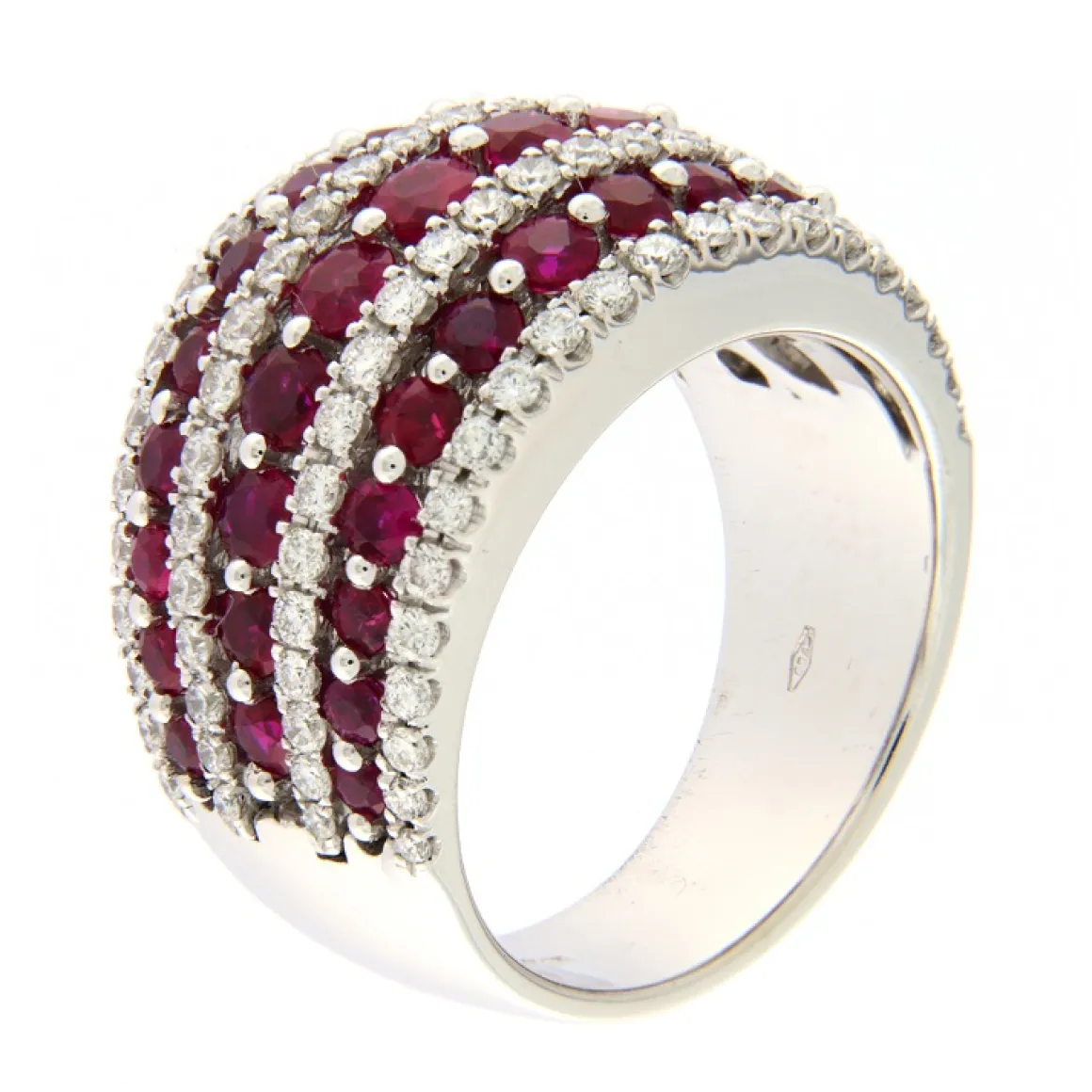 Guidetti | Anello in oro bianco con pavé di rubini e diamanti