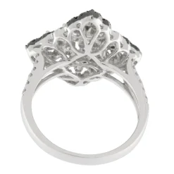 Guidetti | Anello in oro bianco con composizione romboidale di diamanti bianchi e neri