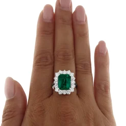 Guidetti | Anello in oro bianco con smeraldo 5,12 ct e diamanti