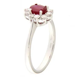 Guidetti | Anello in oro bianco con rubino 1,05 ct e contorno di diamanti