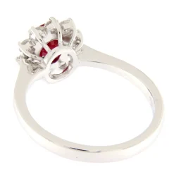 Guidetti | Anello in oro bianco con rubino 1,05 ct e contorno di diamanti