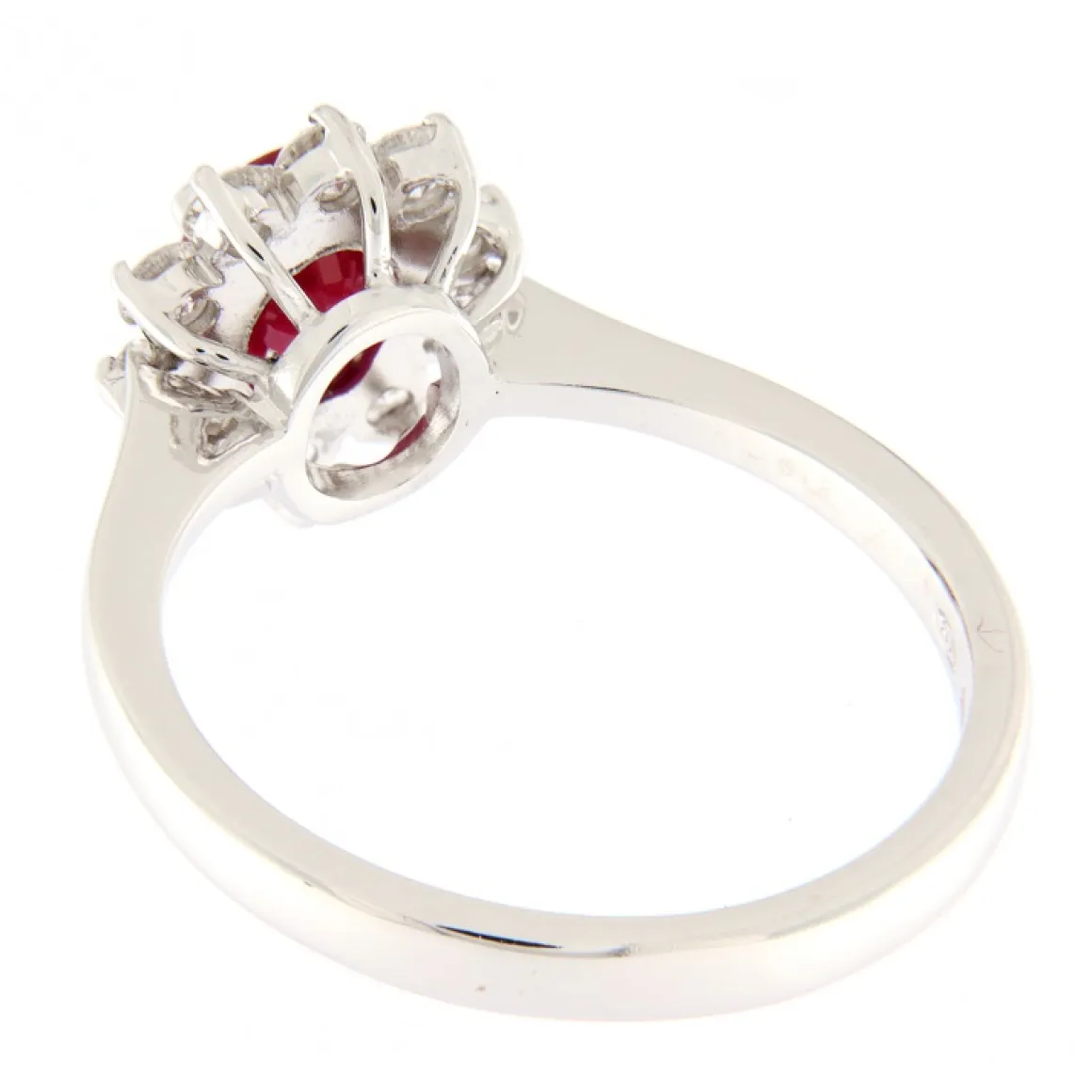 Guidetti | Anello in oro bianco con rubino 1,05 ct e contorno di diamanti
