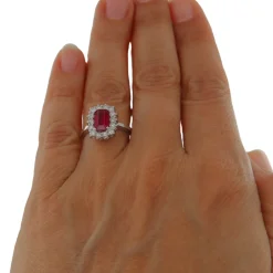 Guidetti | Anello in oro bianco con rubino e diamanti