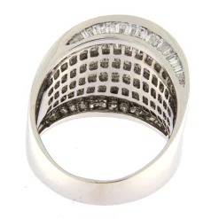 Guidetti | Anello in oro bianco con file di diamanti taglio baguette