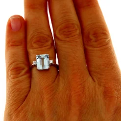 Guidetti | Anello in oro bianco con acquamarina 2,80 ct e diamanti
