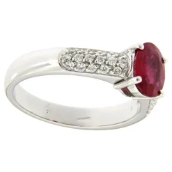 Guidetti | Anello in oro bianco con rubino e contorno di diamanti