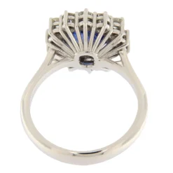 Guidetti | Anello in oro bianco con zaffiro 2,54 ct e contorno di diamanti