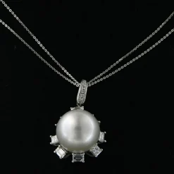 Guidetti | Girocollo in oro bianco con perla australiana e diamanti taglio baguette