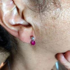 Guidetti | Orecchini a lobo in oro bianco con rubini e diamanti