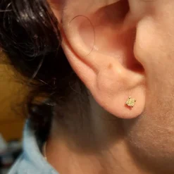 Guidetti | Orecchini punto luce in oro giallo con diamanti fancy yellow