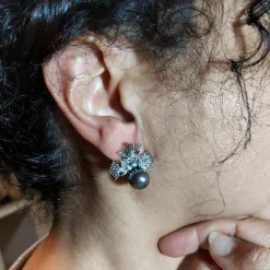 Orecchini in oro bianco con perle tahiti e diamanti