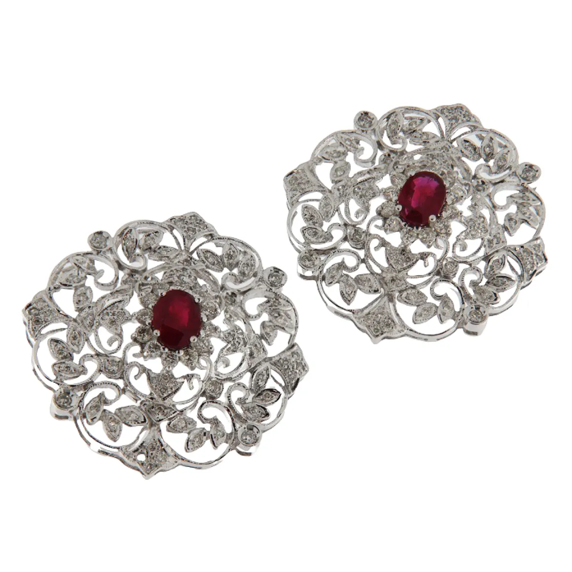 Orecchini in oro bianco con diamanti taglio brillante e rubini