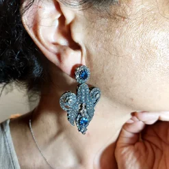 Orecchini in oro giallo e argento con zaffiri e diamanti