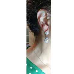 Orecchini pendenti in oro bianco con diamanti e perle