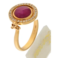 Zoccai |  Anello in oro rosa con diamanti, rubini e acquemarine